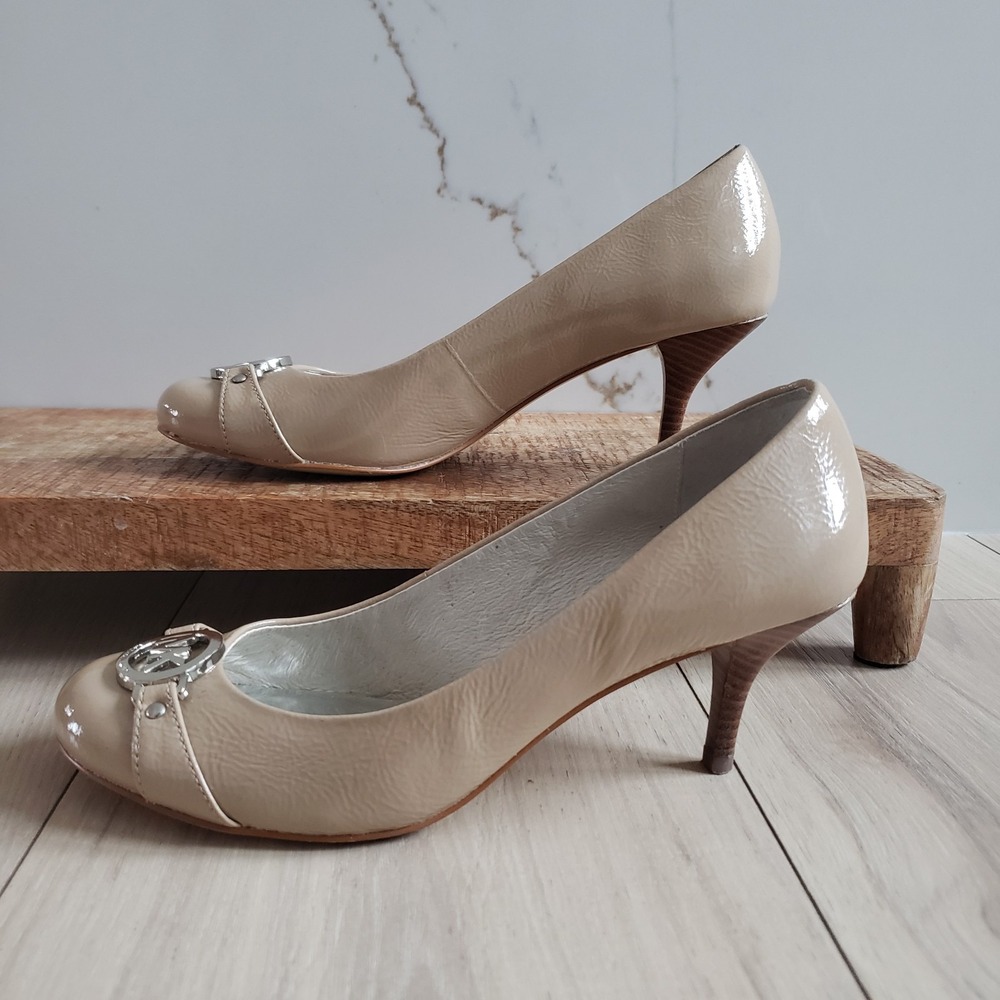 Michael Kors Pumps Womens 6 Nude Patent Leather Logo Kitten Heel